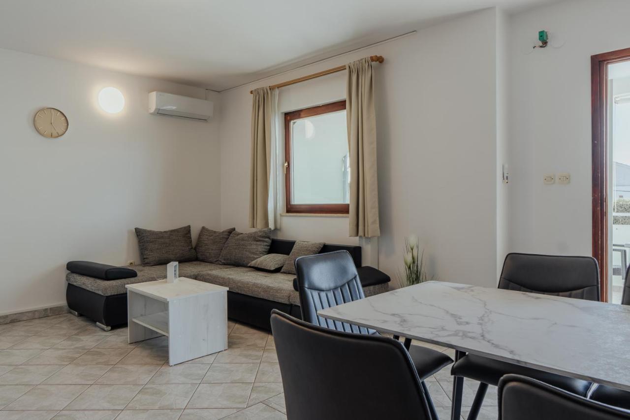 Apartmani Jaman فرسي الغرفة الصورة