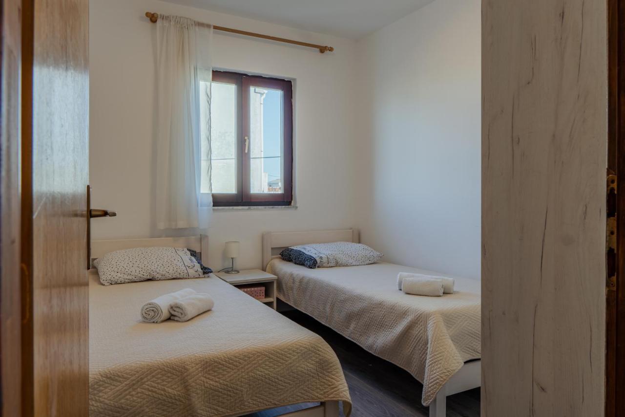Apartmani Jaman فرسي الغرفة الصورة