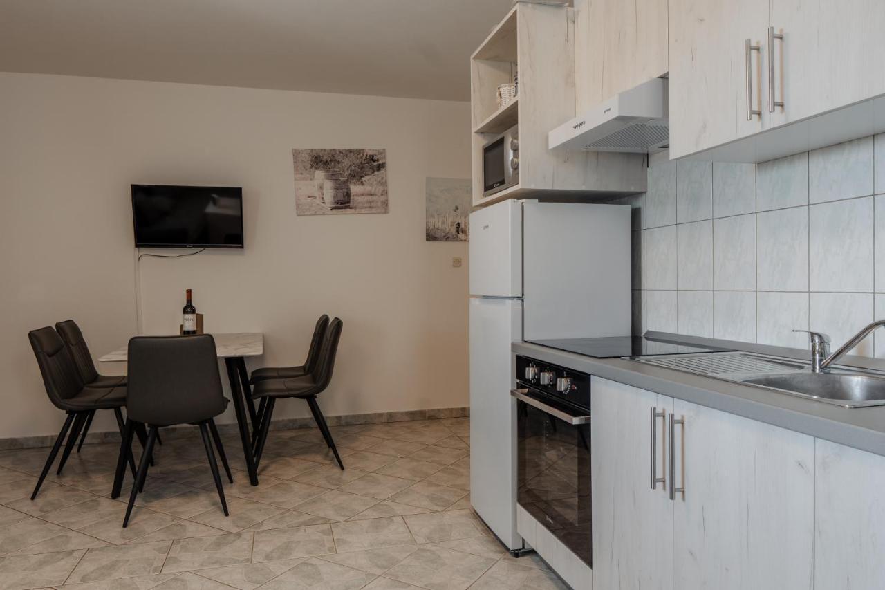 Apartmani Jaman فرسي الغرفة الصورة