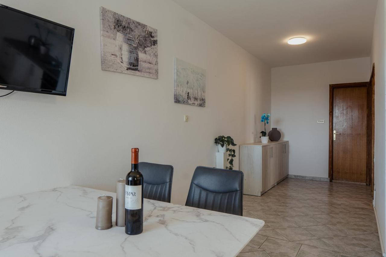 Apartmani Jaman فرسي الغرفة الصورة
